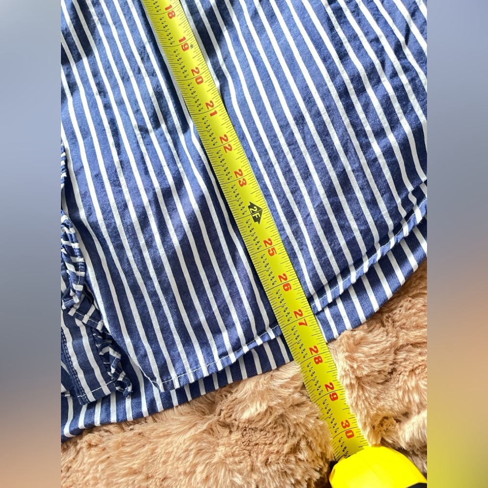 GAP Ruffle Neck Button Down - Picture 10 of 10